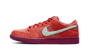 SB Dunk Low Mystic Red